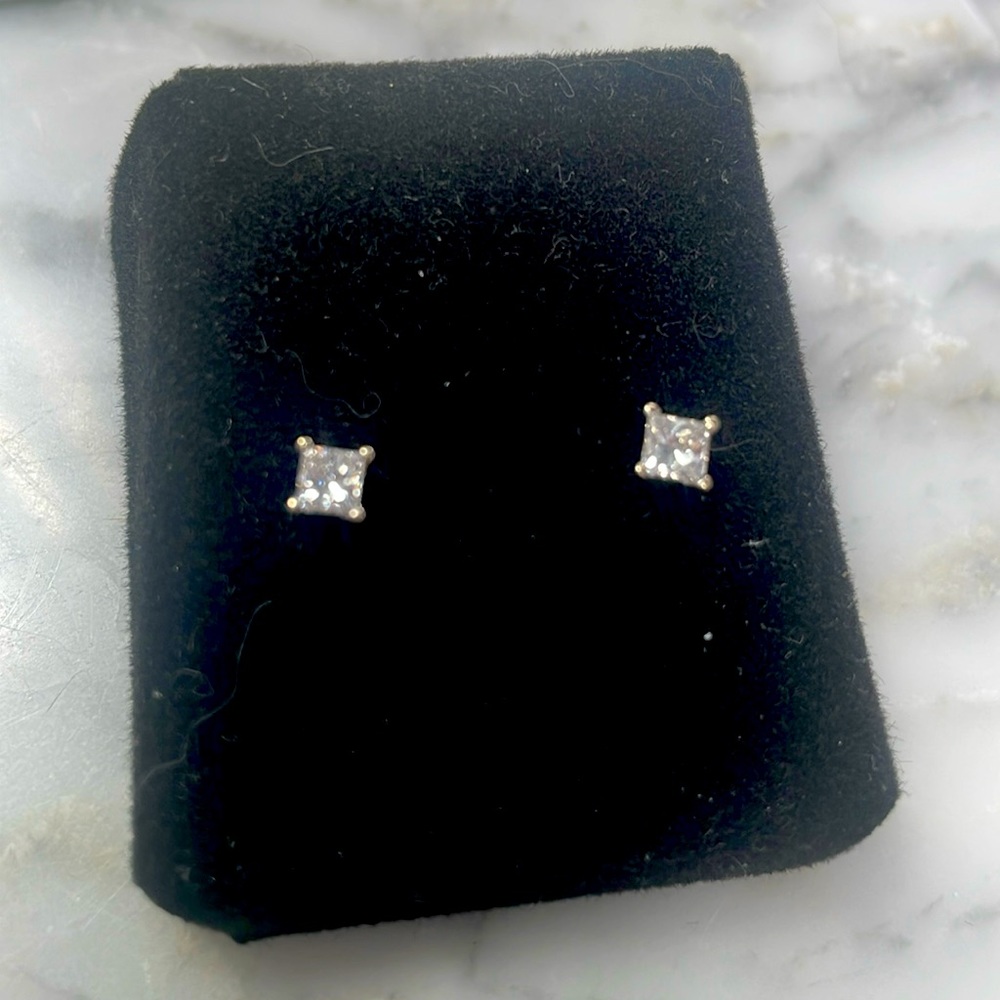 Natural Diamond earrings 1/2 carat 18k gold